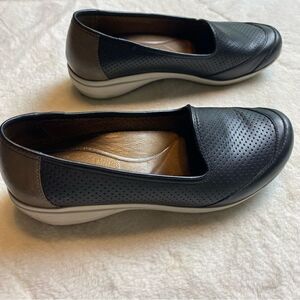 Dansko Marjorie Black and Brown Perforated Leather Clog Style Shoes Size 39